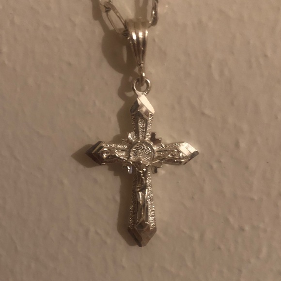 925 Sterling Silver Diamond Cut Crucifix & Chain - Picture 1 of 8